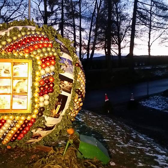 St. Jakober Advent, größte Christbaumkugel der Steiermark  (Foto: Brückler)